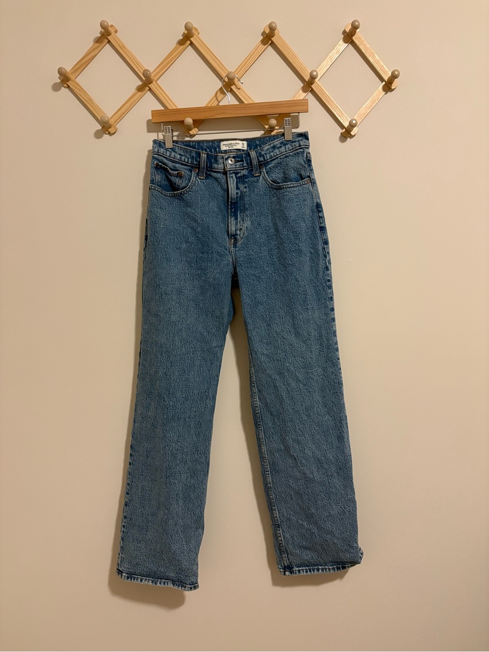 Abercrombie and Fitch The 90s Relaxed Jean size 6